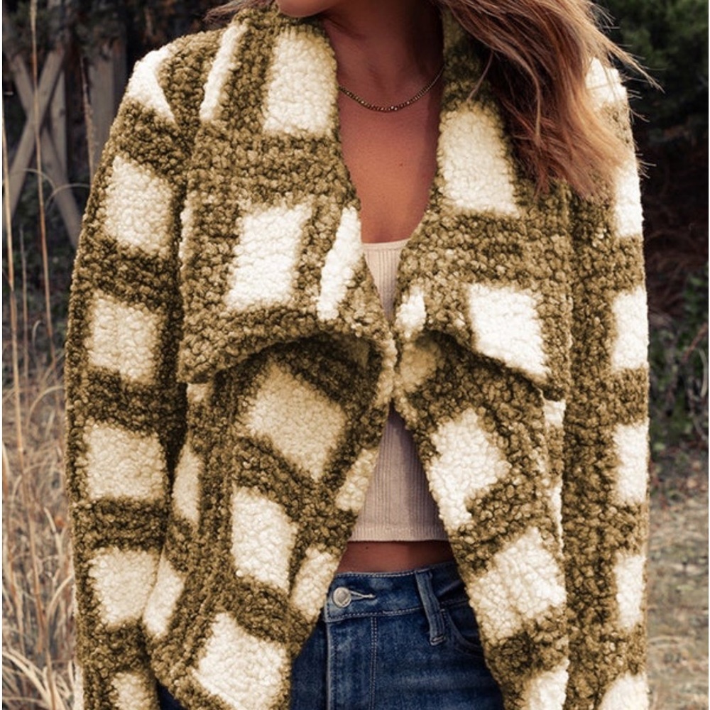 🍒BOGO50%🍒 🆕🧡HYFVE: CAMEL Plaid Sherpa Jacket MEDIUM